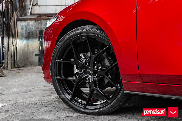 Фото дисков Vossen HF-5 Черный глянец на Mazda 3 IV