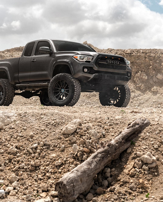 Фото дисков HF6-1 Черный сатин на Toyota Tacoma III