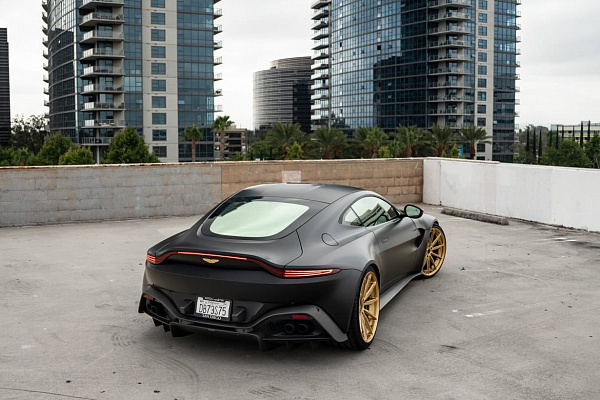 Фото дисков Brixton Forged R11-R Глянцевая шампань на Aston Martin Vantage 4
