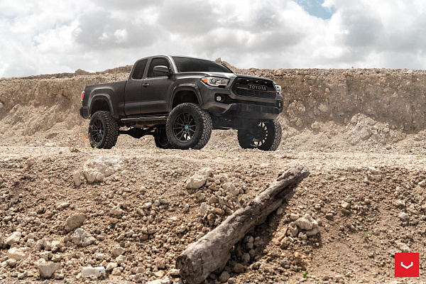 Фото дисков Vossen HF6-1 Черный сатин на Toyota Tacoma III