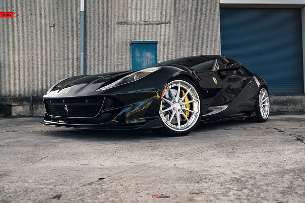 Фото дисков Anrky AN38 Глянцевый лак на Ferrari 812