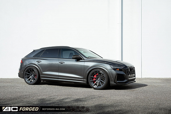 Фото дисков BC Forged HCA191 Сатиновый темный лак на Audi Q8