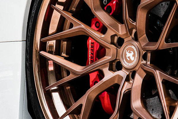 Фото дисков Brixton Forged PF10 Сатиновая бронза на Ferrari 488