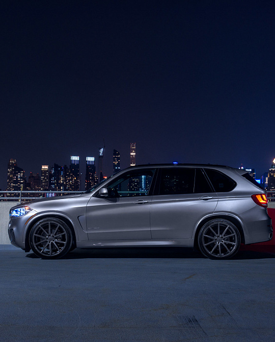 Фото дисков VFS-1 Сатиновый графит на BMW X5/X5 M (F15/F85)