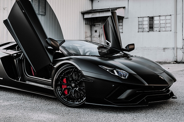 Фото дисков Brixton Forged TR05 Черный глянец на Lamborghini Aventador