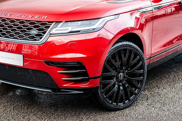 Фото дисков Kahn RS-2 Черный глянец на Land Rover Range Rover Velar