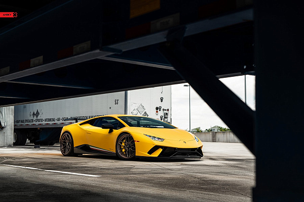 Фото дисков Anrky AN36 Сатиновая темная бронза на Lamborghini Huracan