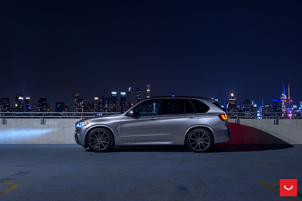 Фото дисков Vossen VFS-1 Сатиновый графит на BMW X5/X5 M (F15/F85)
