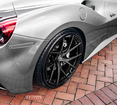 Фото дисков Strasse Wheels SM5RT Deep Concave Monoblock на Ferrari 488