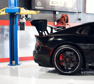 Фото дисков Strasse Wheels S5 Signature на Dodge Viper