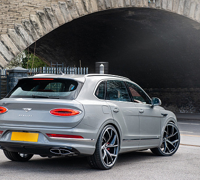Фото дисков Kahn Type 54 на Bentley Bentayga