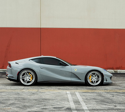 Фото дисков Anrky S3-X3 на Ferrari 812