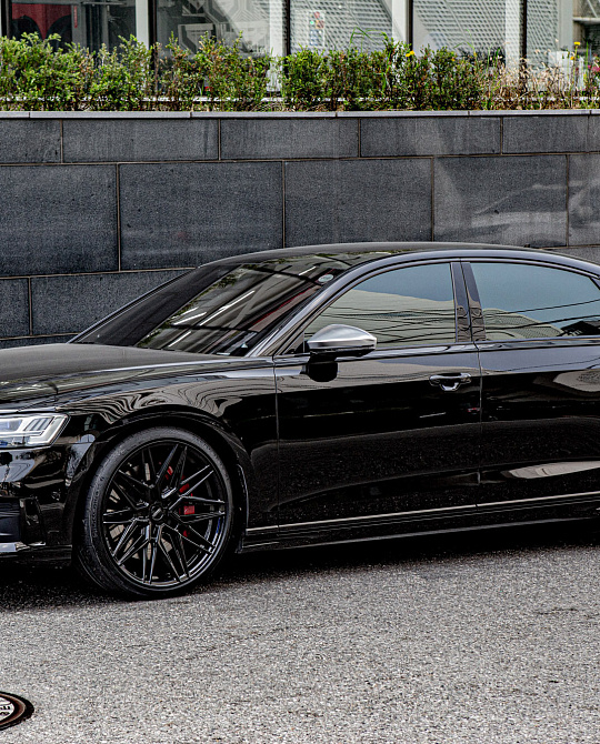 Фото дисков HF-7 Черный глянец на Audi A/S 8 (D5)