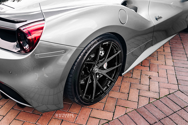Фото дисков Strasse Wheels SM5RT Deep Concave Monoblock Другой цвет на Ferrari 488