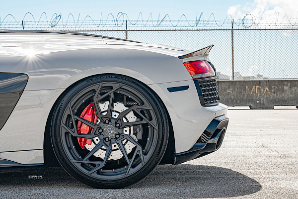 Фото дисков Strasse Wheels SB1 Deep Concave Duoblock Черный сатин на Audi R8 (4S)