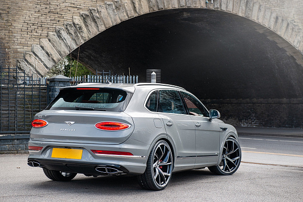 Фото дисков Kahn Type 54 Алмазная проточка на Bentley Bentayga