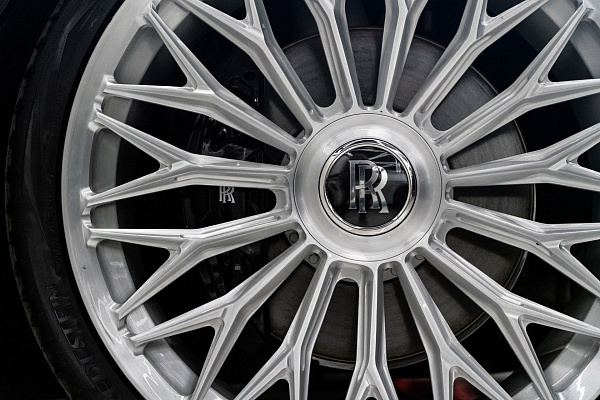 Фото дисков 1886 Wheels G015 Глянцевый лак на Rolls-Royce Spectre