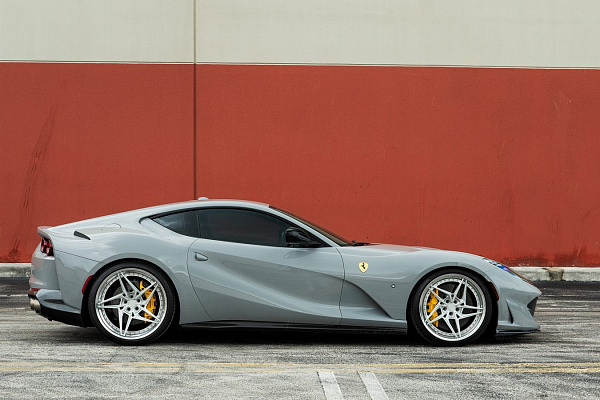 Фото дисков Anrky S3-X3 Глянцевый лак на Ferrari 812