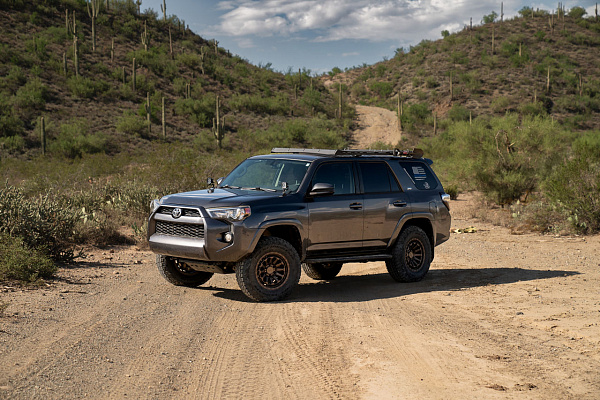 Фото дисков Black Rhino RAID Сатиновая темная бронза на Toyota 4Runner V