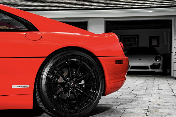 Фото дисков Savini SV-F1 Черный глянец на Ferrari F355