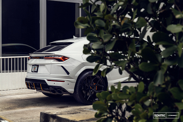 Фото дисков NOVITEC NL4 Черный глянец на Lamborghini Urus