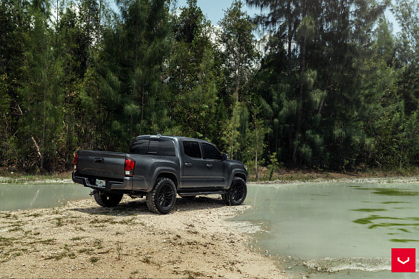 Фото дисков Vossen HF6-5 Черный сатин на Toyota Tacoma III