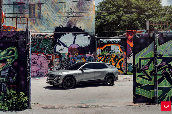 Фото дисков Vossen HF-8 Черный глянец на Cadillac Lyriq