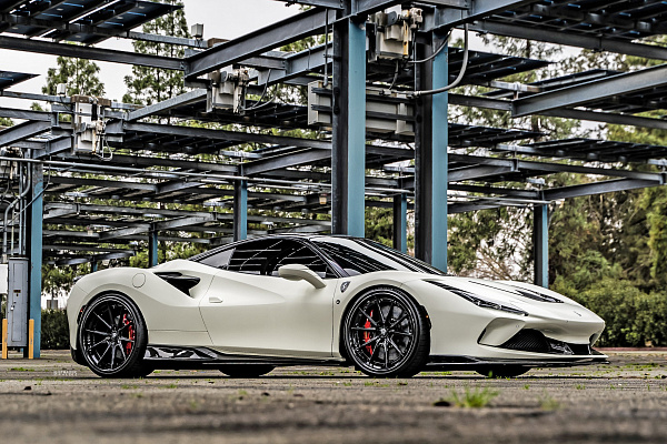 Фото дисков Strasse Wheels SV10 Deep Concave FS Черный глянец на Ferrari SF90