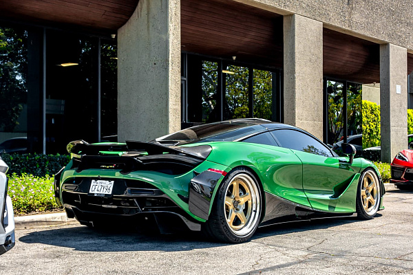 Фото дисков Brixton Forged TR05 Глянцевая шампань на McLaren 720S