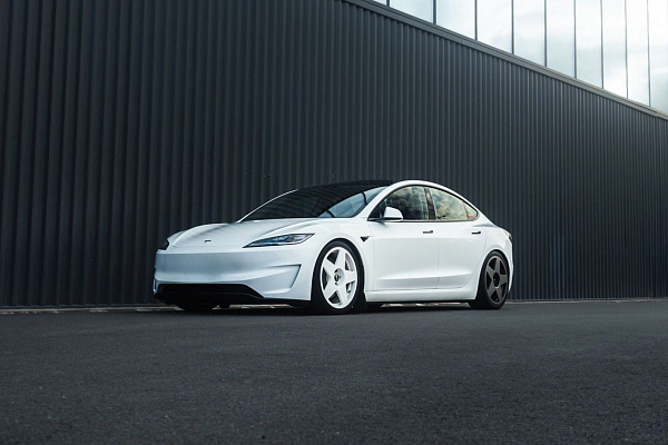 Фото дисков Bola B10 Черный матовый на Tesla Model 3