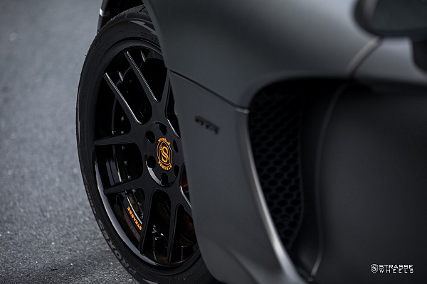 Фото дисков Strasse Wheels SM5 Deep Concave Черный глянец на Dodge Viper