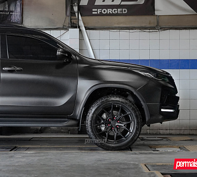 Фото дисков Vossen HF6-4 на Toyota Fortuner II