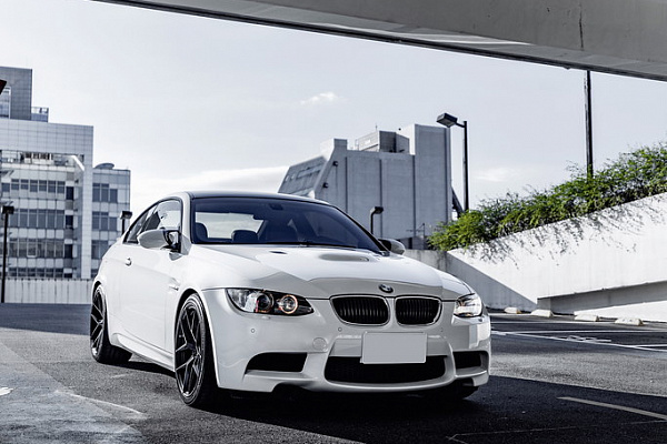 Фото дисков MRR NES SS-1.1 Черный глянец на BMW 3/M3 (E90)