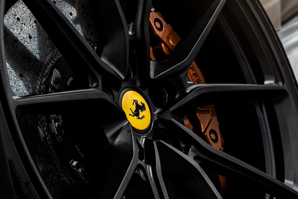 Фото дисков Anrky AN12 Черный сатин на Ferrari 812
