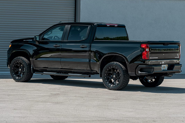 Фото дисков 4PLAY 4P55 Черный глянец на Chevrolet Silverado IV