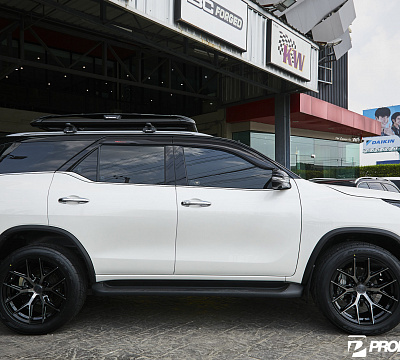 Фото дисков Vossen HF6-4 на Toyota Fortuner II