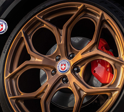 Фото дисков HRE P111SC на Tesla Model Y