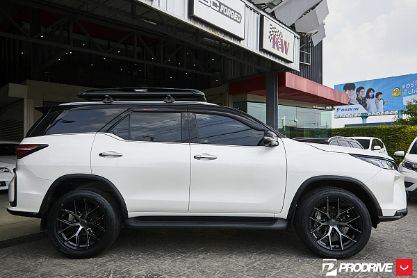 Фото дисков Vossen HF6-4 Глянцевый темный лак на Toyota Fortuner II