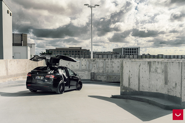 Фото дисков Vossen HF-8 Черный глянец на Tesla Model X