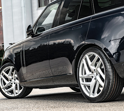 Фото дисков Kahn Type 52 RS на Range Rover V