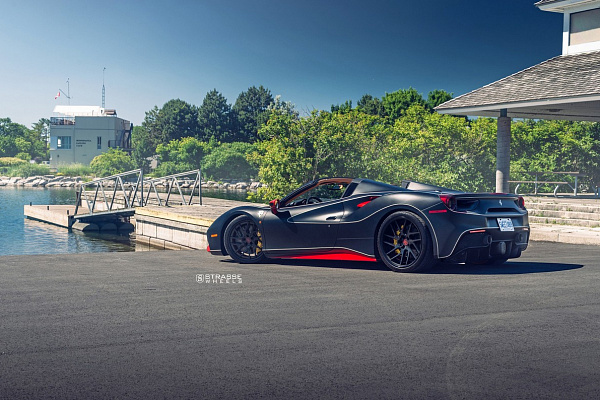 Фото дисков Strasse Wheels SM7T Deep Concave Другой цвет на Ferrari 488