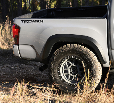 Фото дисков Black Rhino KELSO на Toyota Tacoma III