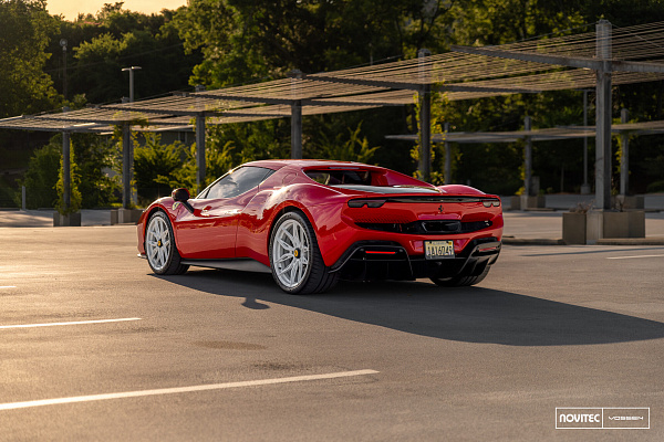 Фото дисков NOVITEC NF11 Белый глянец на Ferrari 296