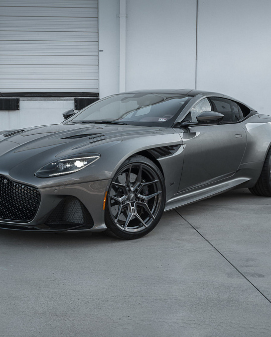 Фото дисков EVO-4 Глянцевый графит на Aston Martin DBS 3