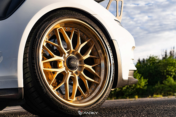 Фото дисков Anrky RS1 Сатиновое золото на Porsche 911 VII