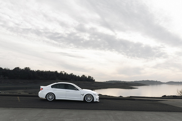 Фото дисков Rotiform LTN-J Серебро на BMW 3/M3 (E90)