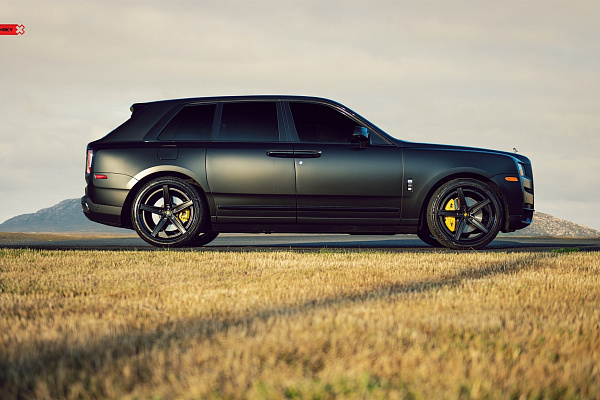 Фото дисков Anrky AN35 Черный сатин на Rolls-Royce Cullinan