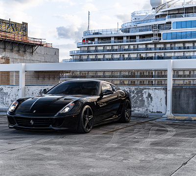 Фото дисков Strasse Wheels SV2 Deep Concave Duoblock на Ferrari 599