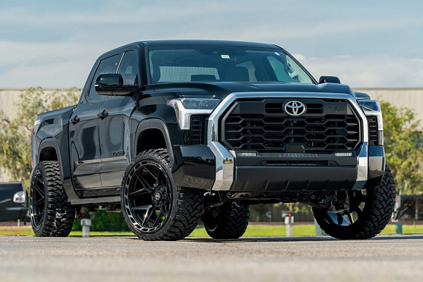 Фото дисков 4PLAY 4P55 Черный глянец на Toyota Tundra III