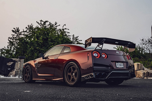 Фото дисков HRE 305 Сатиновая бронза на Nissan GT-R